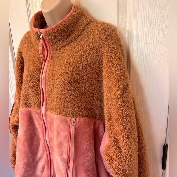 UGG Marlene ll Pink & Brown Sherpa Jacket Coat! 🔥 - Picture 5 of 9